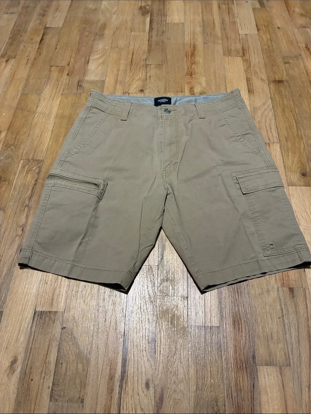 Denizen from Levi's Khaki Men's Cargo Shorts with Multiple Utility Pockets